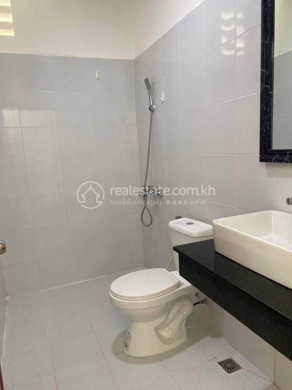 Apartment For Rent in Tonle Bassac, Chamkarmon, Phnom Penh