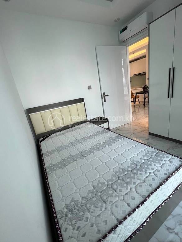 $1,350 Condo