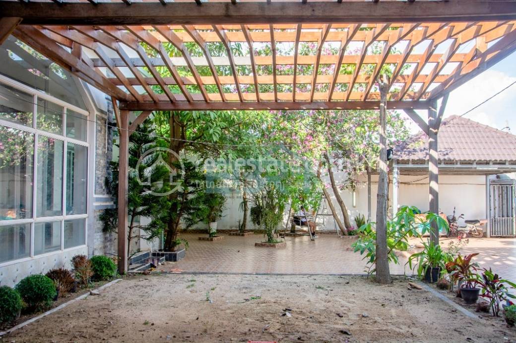 Villa For Sale with 1 Parking Space