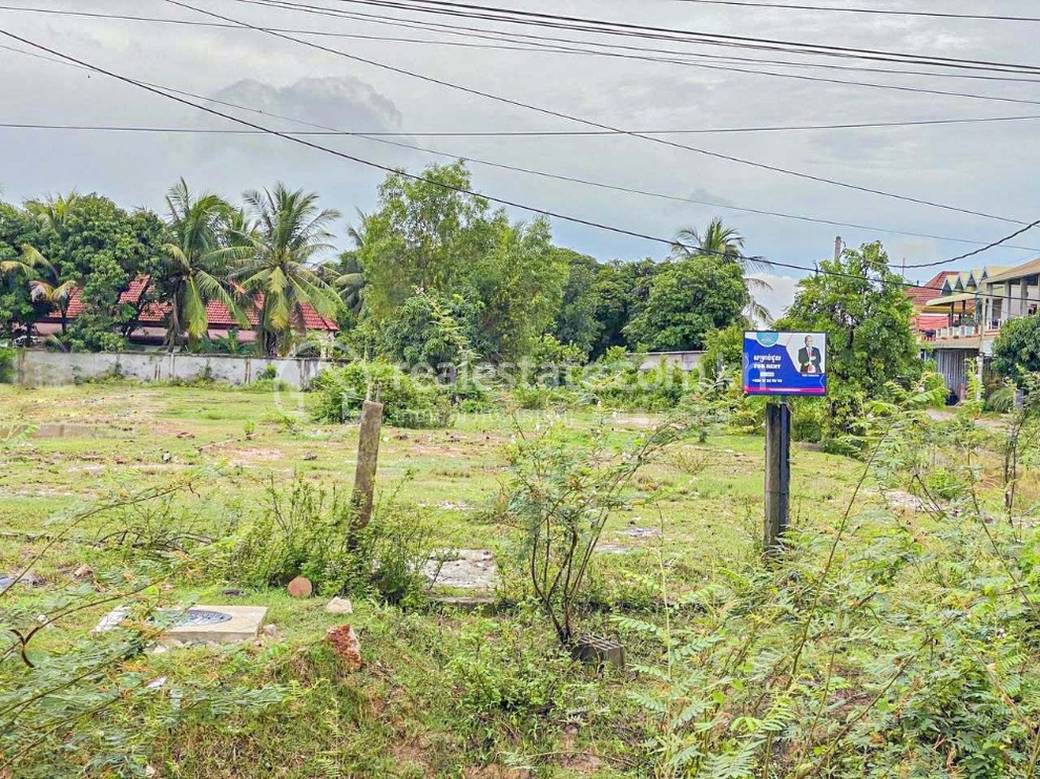 Relief À louer de 3,300 m² de terrain pour $2,000