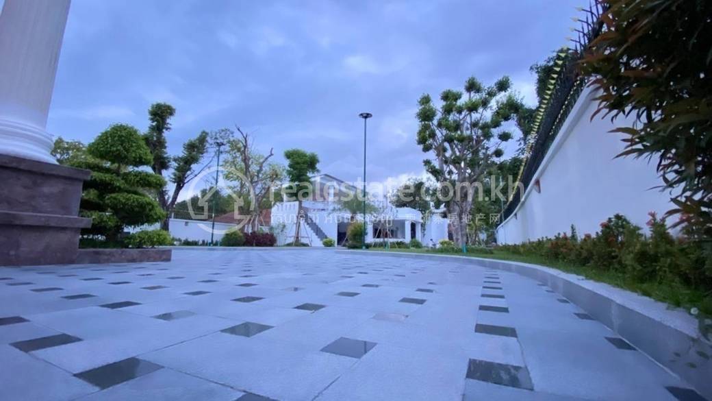 Villa À louer avec 5 place de parking