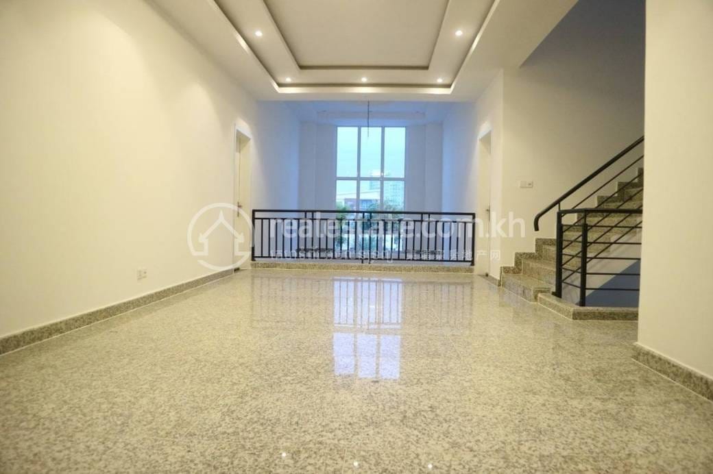 Villa À louer à Chbar Ampov $6,500