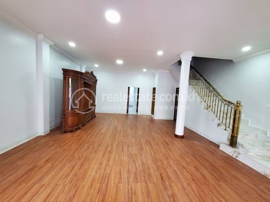 Chamkarmon别墅出租，价格$2,500