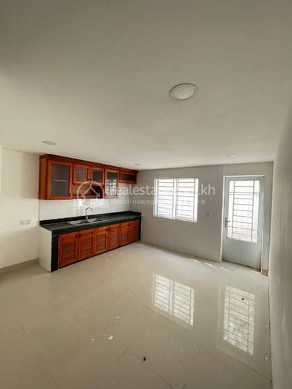 2 Bedrooms Flat House For Sale for $70,000