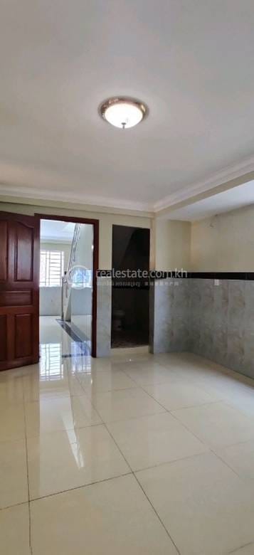 Chbar AmpovHouse and lot出售，价格$180,000