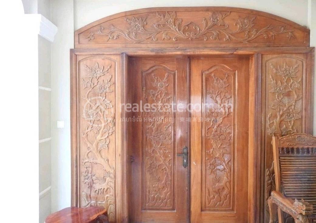 침실 6개 House and lot 매매 - $650,000