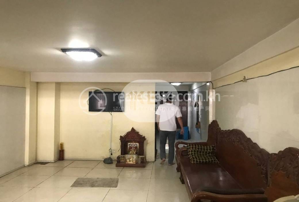 ផ្ទះល្វែង សំរាប់លក់ នៅ ទឹកល្អក់១, ទួលគោក, ភ្នំពេញ