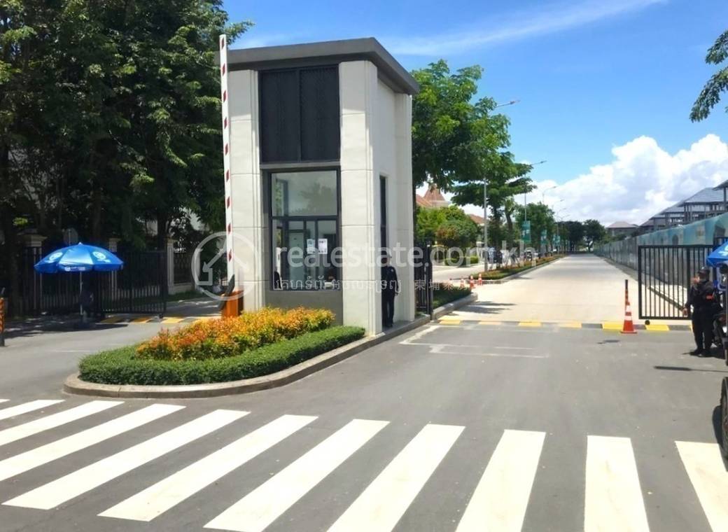 264 sqm Living Size Řadový dům K pronájmu in Sen Sok