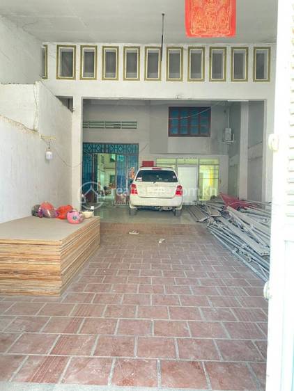 带4个停车位的House and lotFor Sale & Rent
