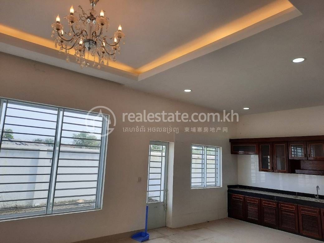 House and lot สำหรับขาย พื้นที่ใช้สอย 136 ตร.ม. ใน Ta Khmau