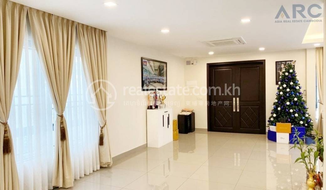 วิลล่า สำหรับขาย ใน Russey Keo $530,000