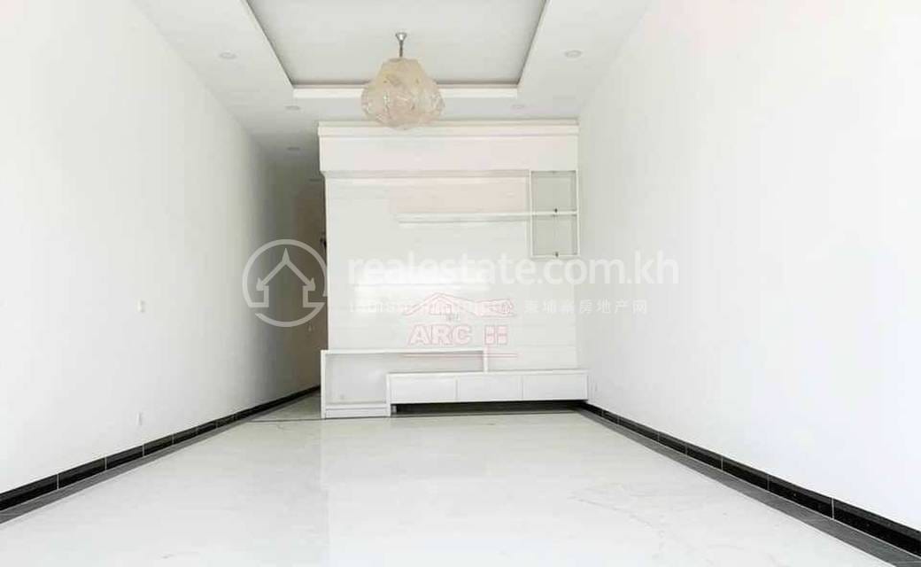 Chroy Changvar店屋出售，价格$230,000