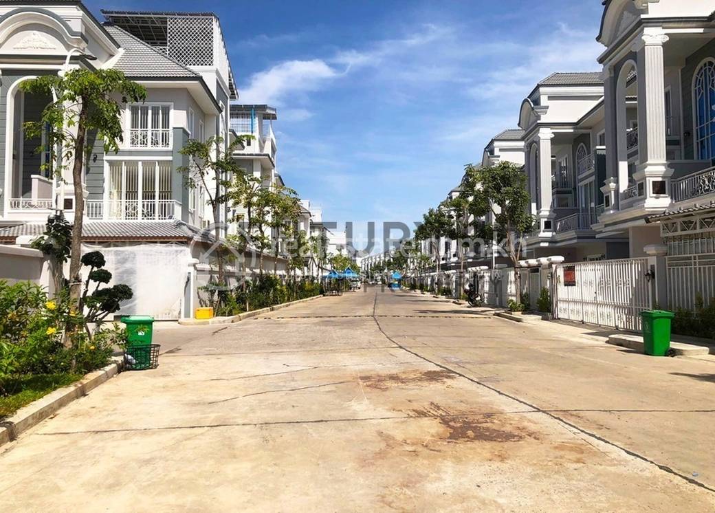 Terasa Na prodej in Dangkao $299,000