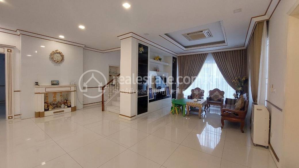 350 sqm Living Size Villa For Rent in Sen Sok
