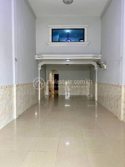 65 sqm Living Size House and lot Na prodej in Poipet