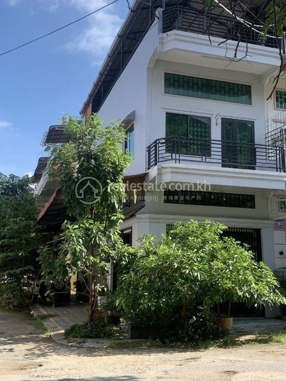 Shophouse Na prodej with 1 Parking Space