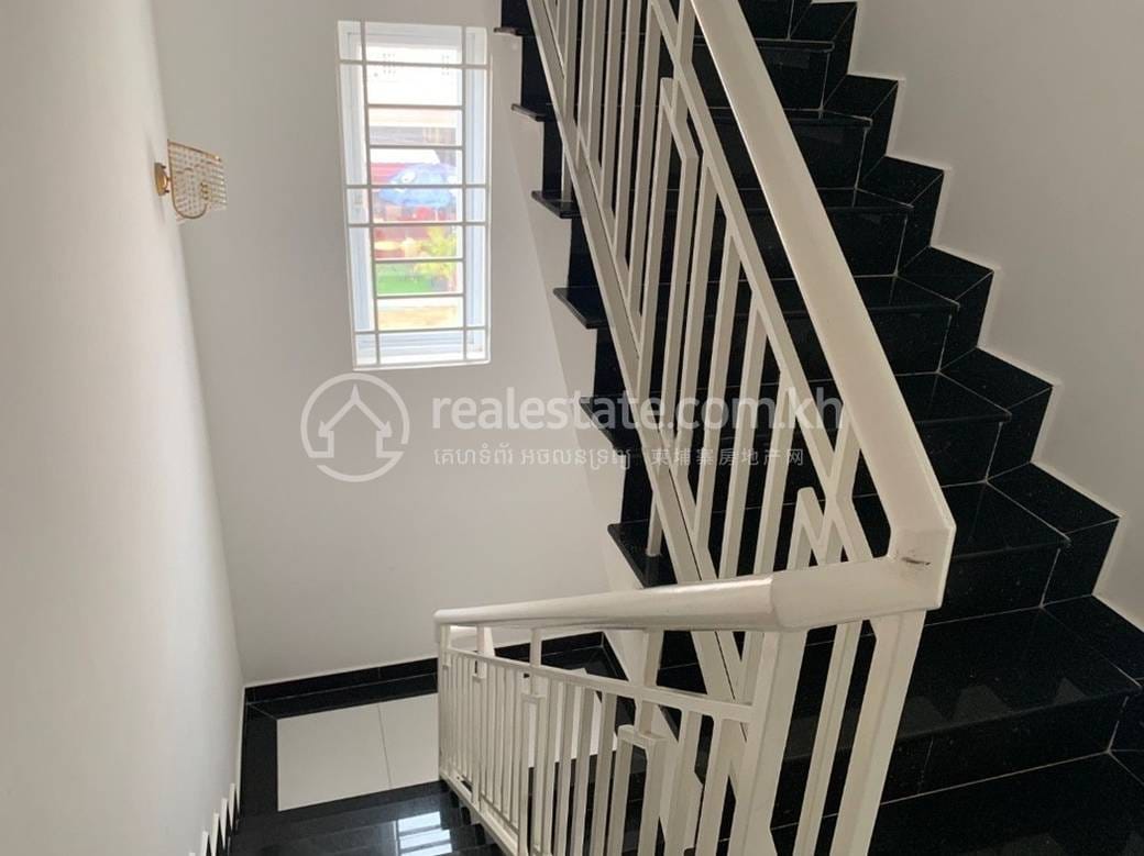 5 Bedrooms House and lot For Sale for $74,000