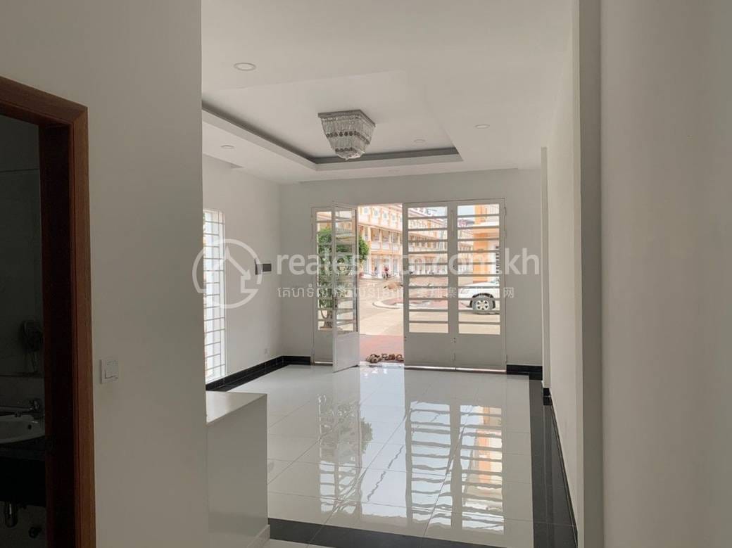 House and lot For Sale in Chroy Changvar $74,000