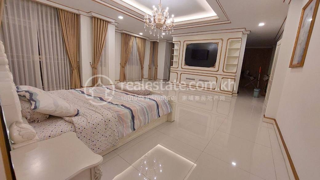 Villa For Rent with 2 Parking Space