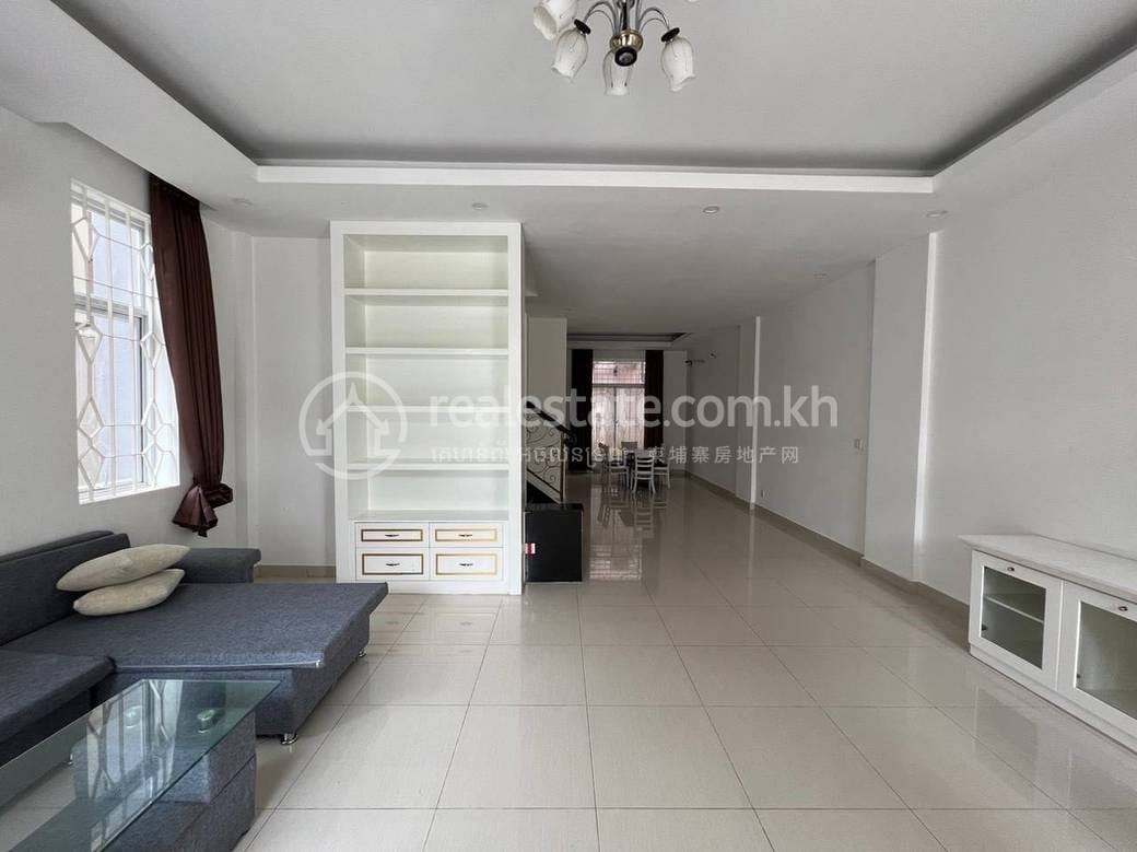 $1,600 Vila