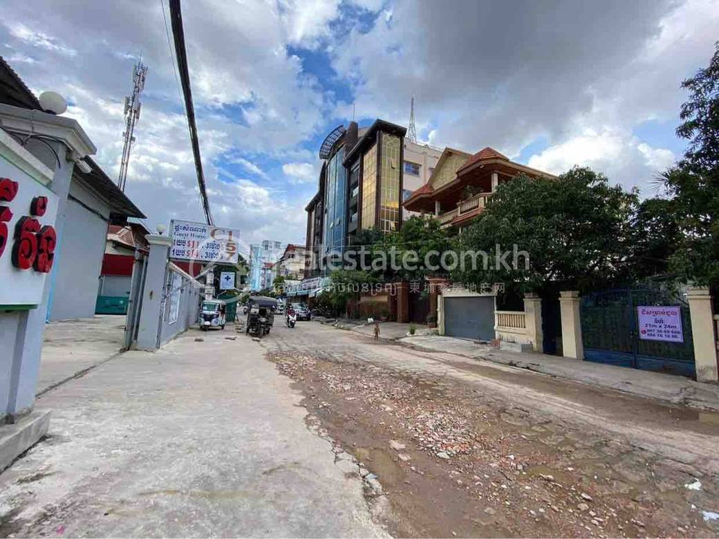 House and lot សំរាប់ជួល នៅChamkarmon តម្លៃ $3,000