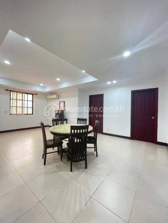 Daun Penh Apartment For Rent in Daun Penh