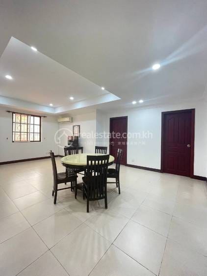 Daun Penh Apartment For Rent in Daun Penh