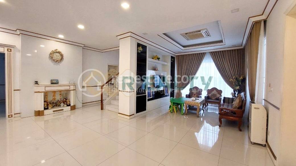 Villa For Rent with 4 Parking Space