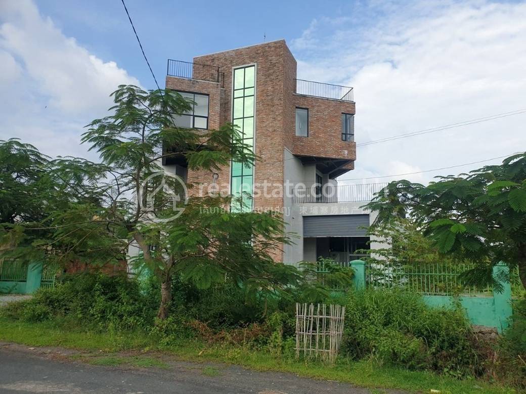 House and lot Na sprzedaż o powierzchni działki 818 m²