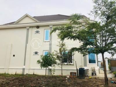 120 sqm Living Size House and lot Na prodej in Dangkao