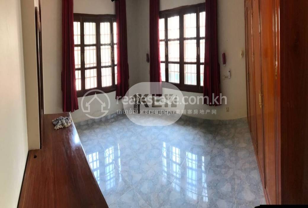 901平方米土地面积的别墅出租，价格$3,000