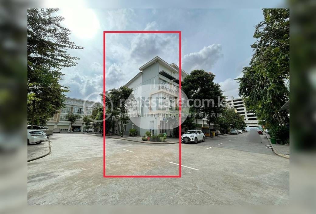 Nirouth Shophouse Na prodej in Nirouth