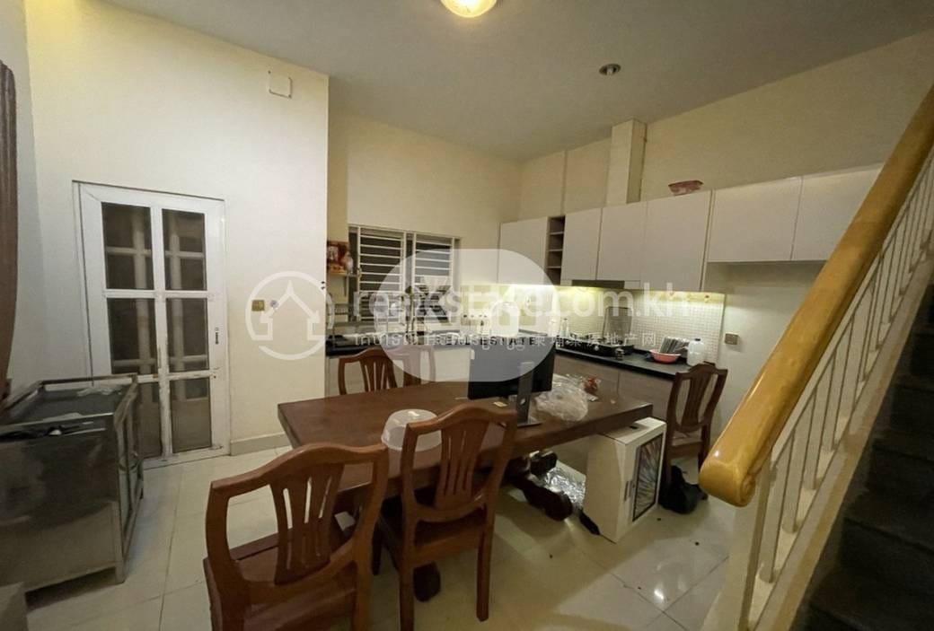 Chbar Ampov Shophouse Na prodej in Nirouth Chbar Ampov $340,000