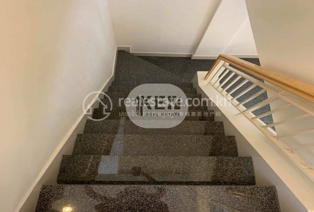 Nirouth Shophouse For Rent in Nirouth