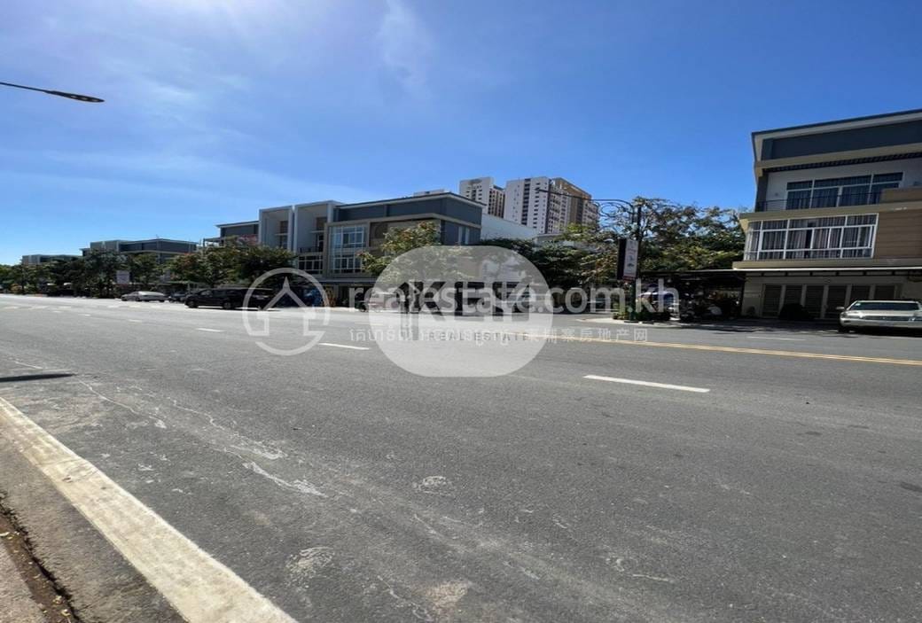 Chbar Ampov Shophouse Na prodej in Chbar Ampov