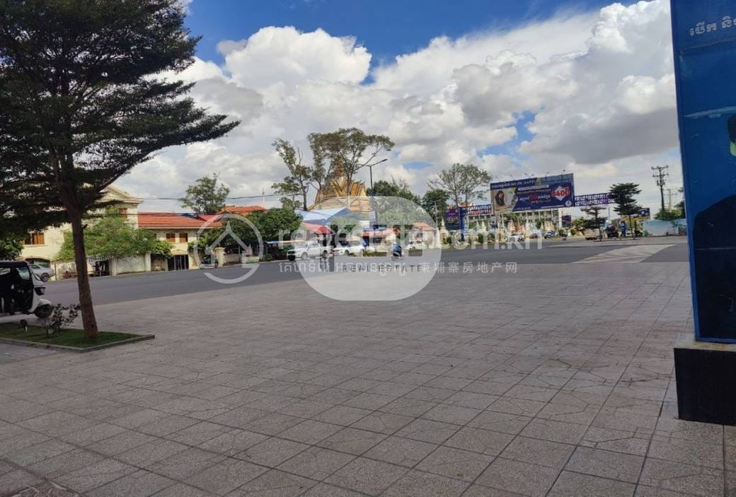 CommercialShophouse For Rent in Chroy Changvar $6,000