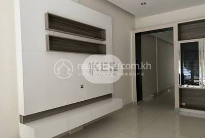 Chbar Ampov排屋出售，价格$230,000