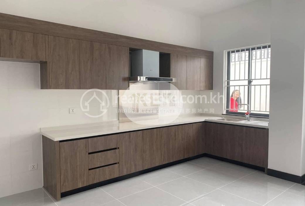 Chroy Changvar에 있는 플랫하우스 For Sale & Rent $280,000