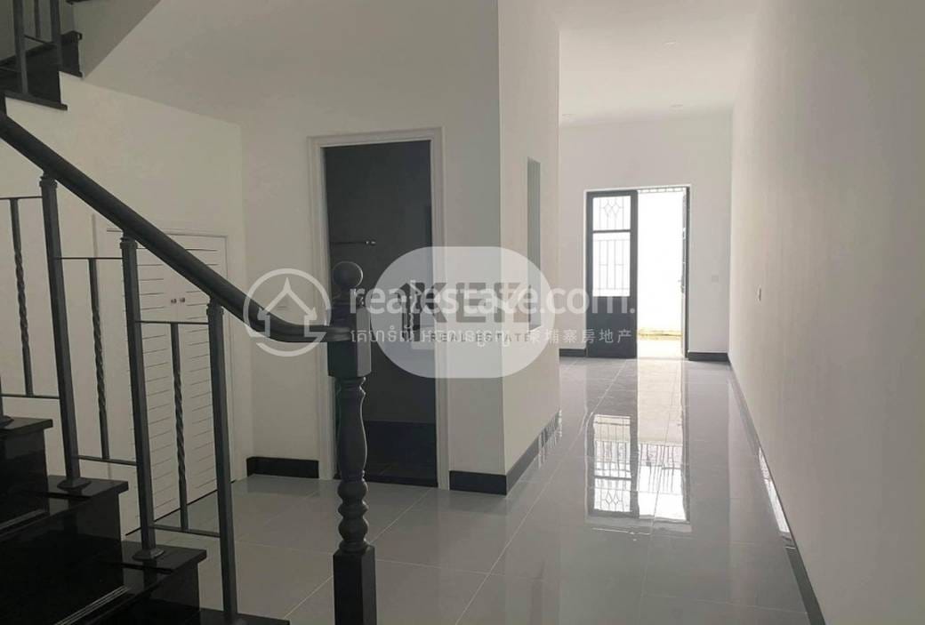 Chroy Changvar Chroy Changvar에 있는 플랫하우스 For Sale & Rent