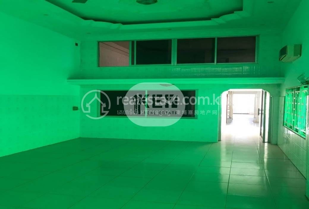 Shophouse For Rent in Chamkarmon $1,400