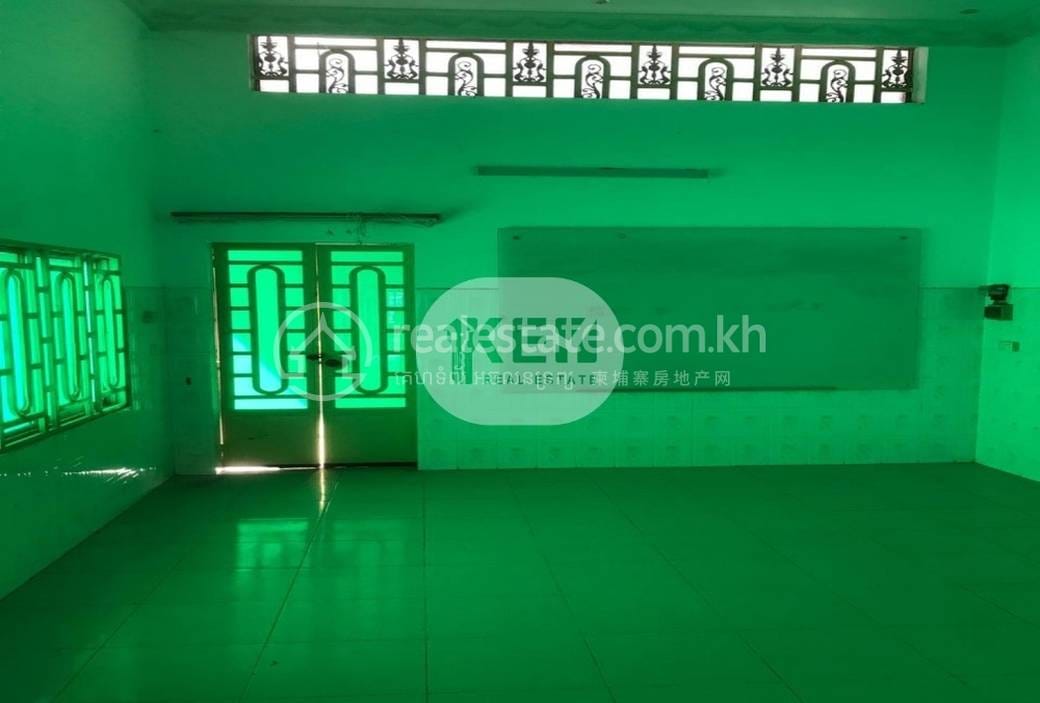 Chamkarmon Shophouse For Rent in Chamkarmon