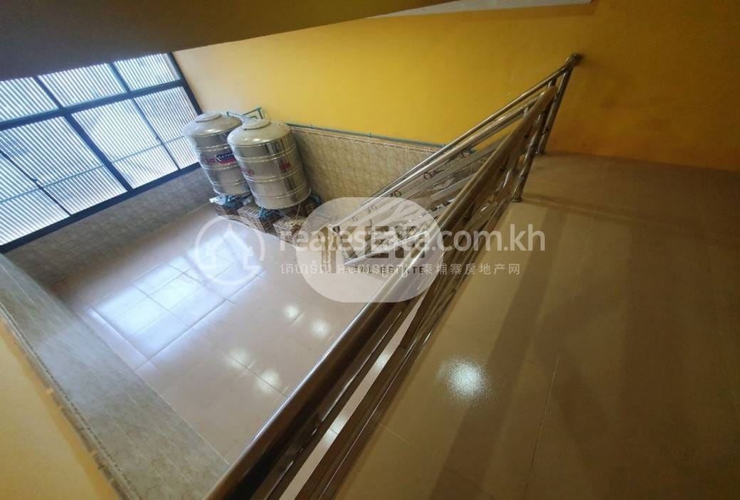Flat House For Sale with 1 Parking Space