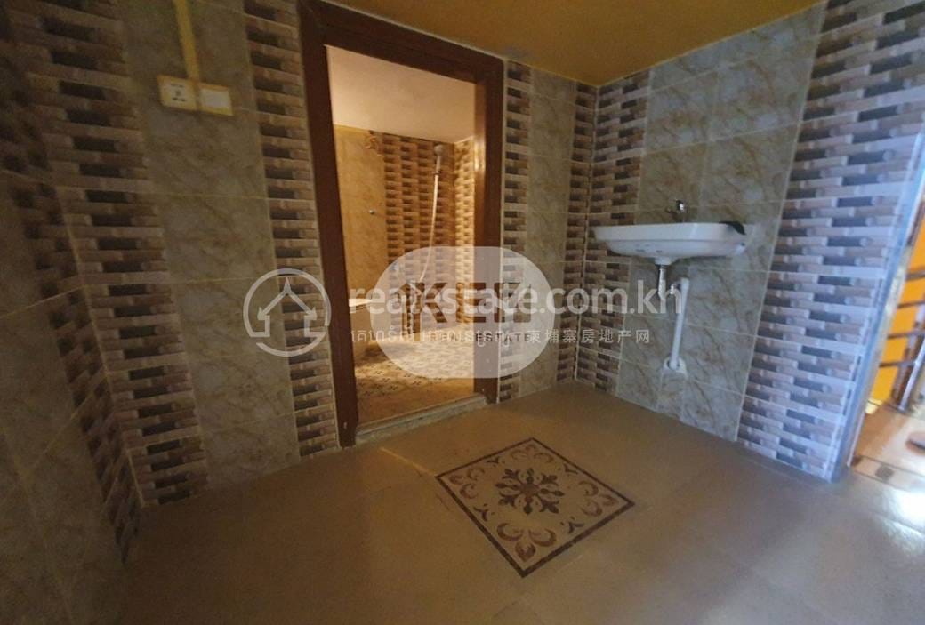 Flat House For Sale in Daun Penh $1,800,000