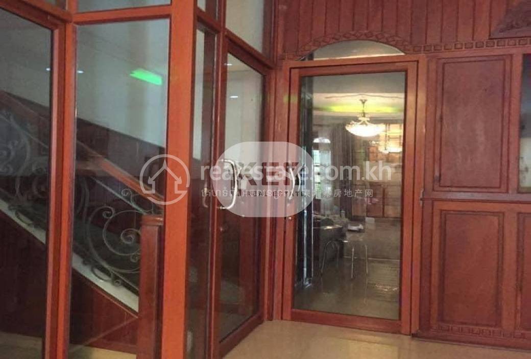 House and lot For Sale in Chroy Changvar $250,000