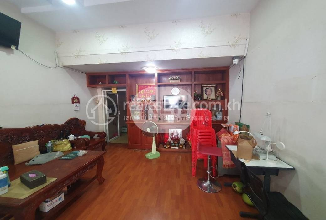 带1个停车位的House and lot出售
