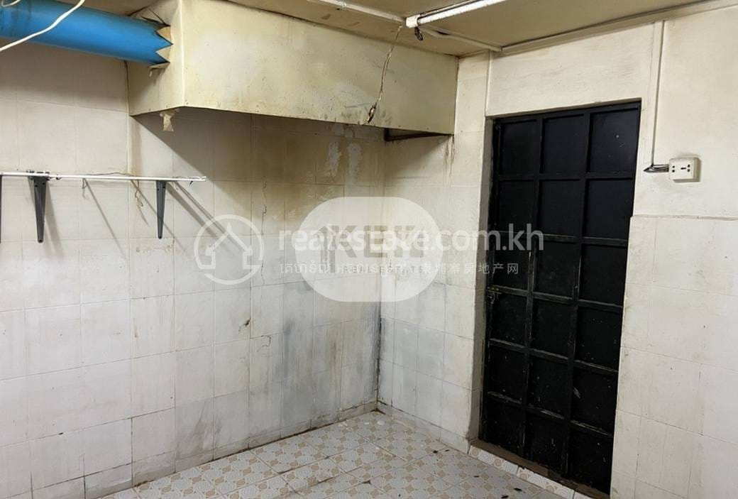 Daun Penh店屋出售，价格$400,000