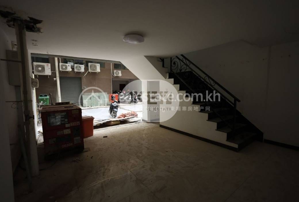 Shophouse For Rent in Srah Chak, Daun Penh, Phnom Penh