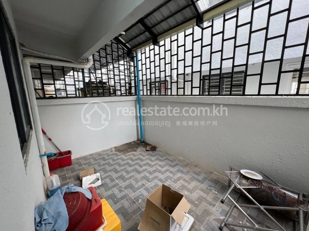 52 sqm Living Size House and lot Na prodej in Kandal