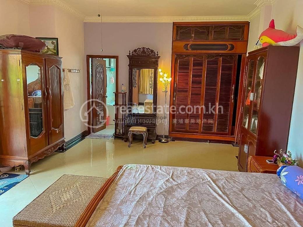 $2,300 Villa