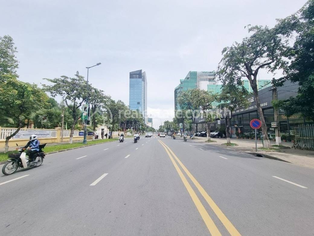 Daun PenhLot出售，价格$32,460,000